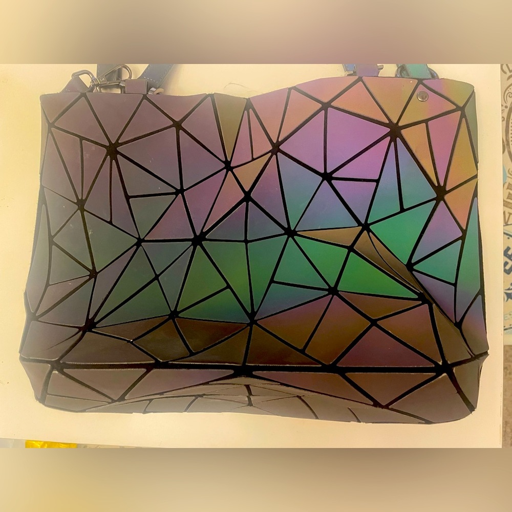 Geometric luminous holographic shoulder bag